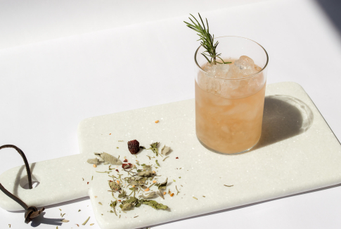 rhoeco-iced-herbal-tea-cold-brewed