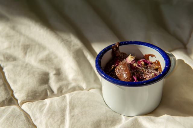 rhoeco rose petals flavoured chocolate mousse